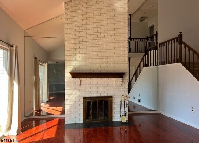 Building Photo - 64 Goldfinch Ct