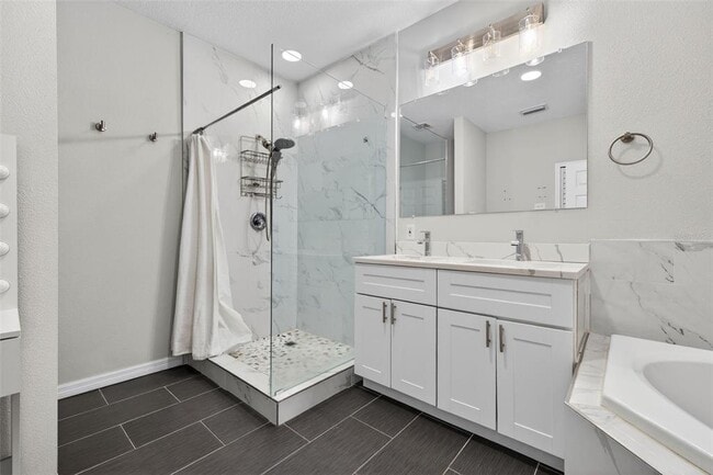 Building Photo - 4362 Tyler Cir N