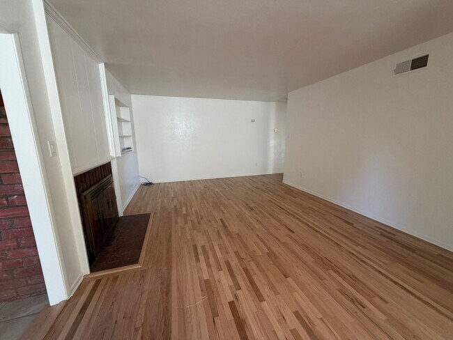 Building Photo - 1365 Jenner St