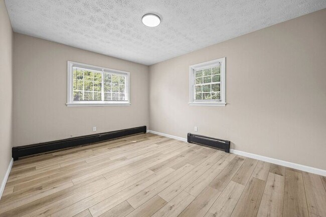 Building Photo - 35 Oakmount Ave
