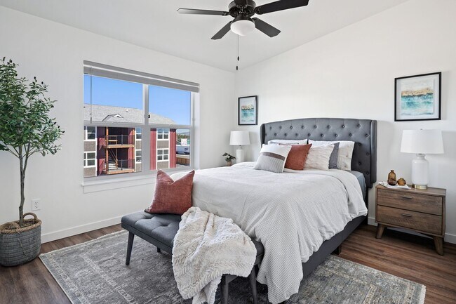 Building Photo - Spring Into Savings: $500 Rent Credit & $5...