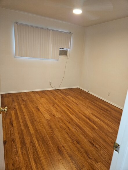 Building Photo - 224 E Elmwood Ave