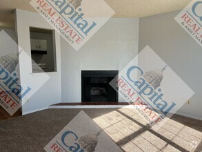 Building Photo - Spacious 2 bedroom Apartment