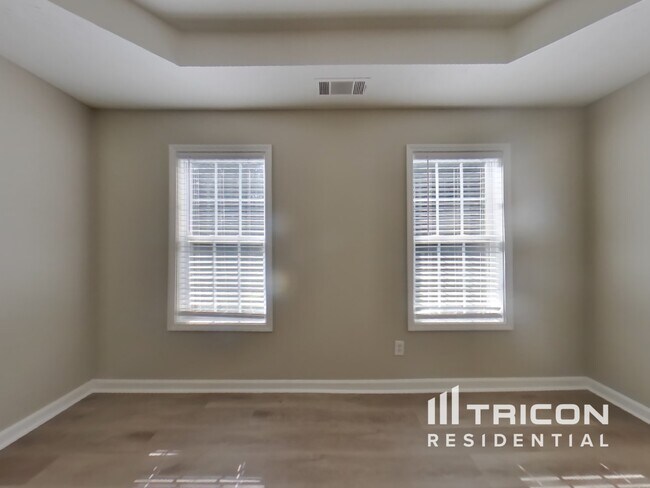 Building Photo - 280 Chestnut Dr