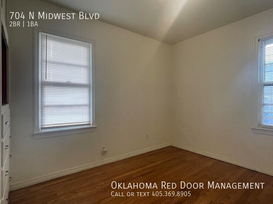 Building Photo - 704 N Midwest Blvd