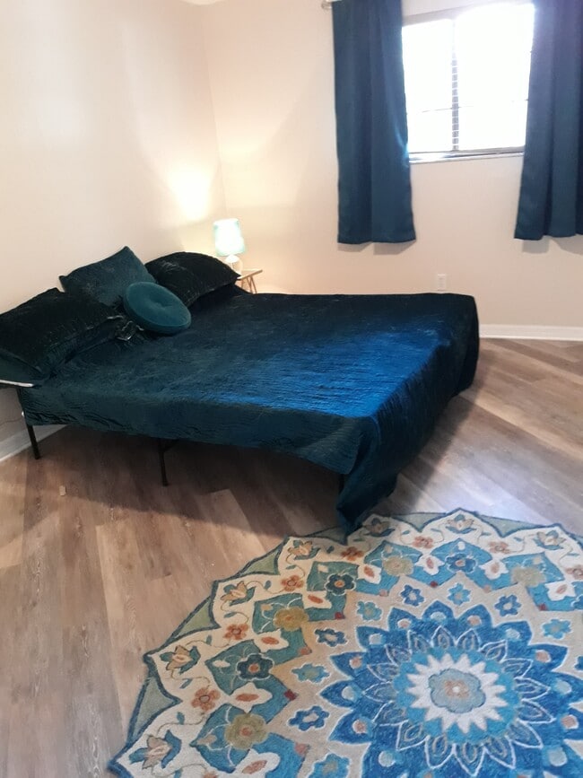 King size bed fits. In this room. - 856 SW 57th Ter