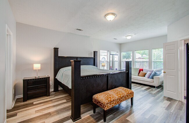 Building Photo - 3043 W Hampton Dr