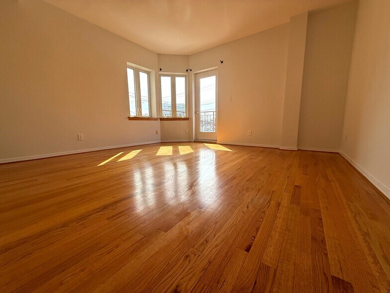 Building Photo - 1901 Voorhies Ave