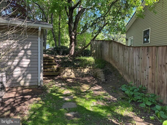 Building Photo - 7324 Blanchard Dr