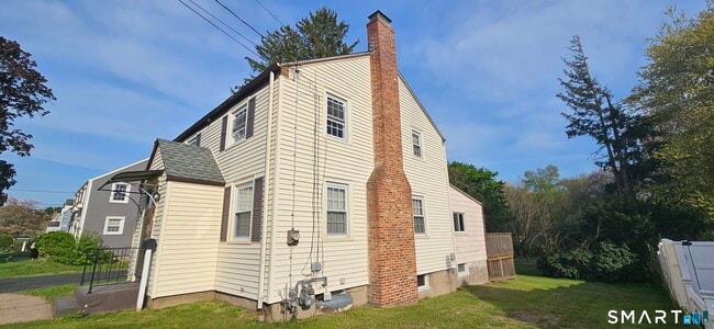 Building Photo - 83 Forest St