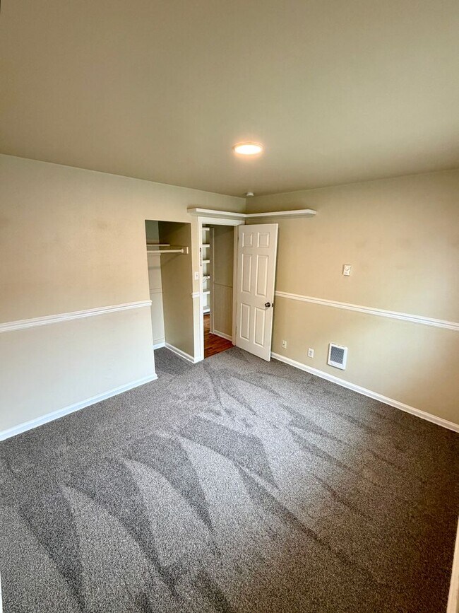 Building Photo - Cute 2 Bedroom in Tacoma