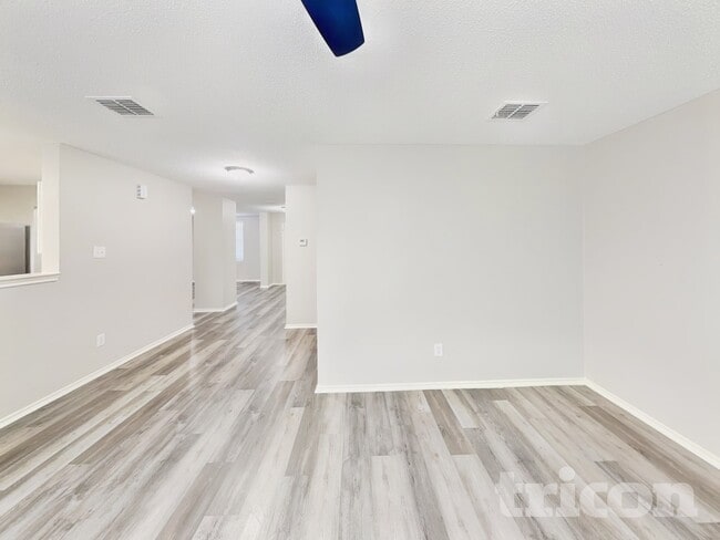 Building Photo - 2925 Paint Brush Pl