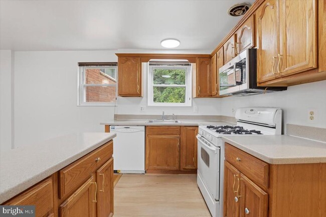 Building Photo - 5024 8th Rd S
