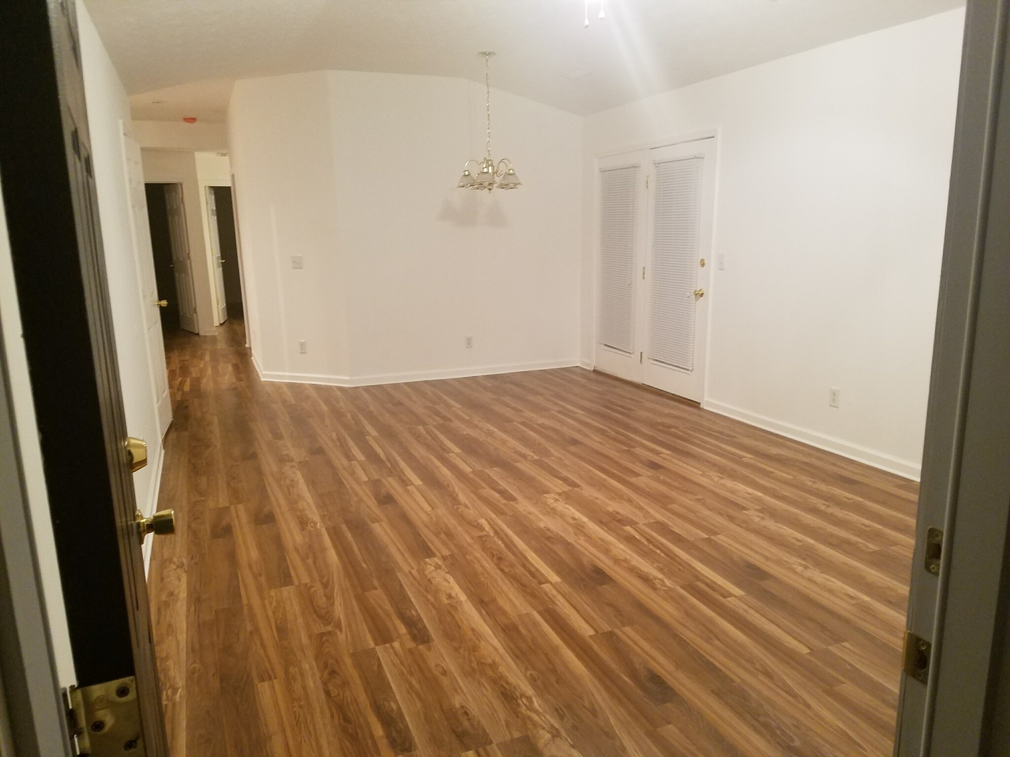 Building Photo - 401 Cricket Ln