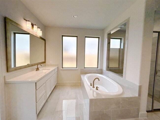 Building Photo - 5406 Holly Holw Ln