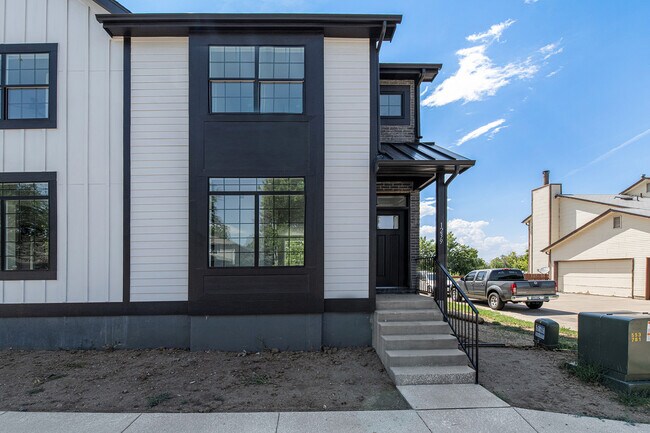 Building Photo - Sable View Townhomes