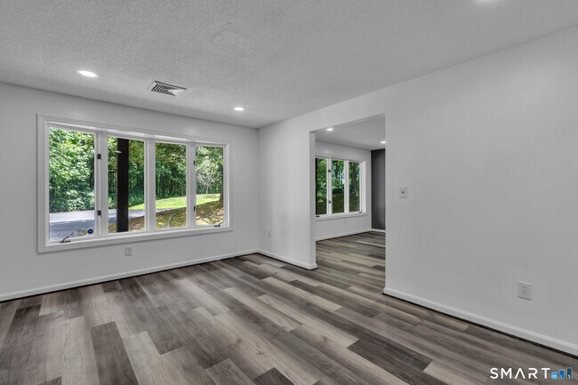 Building Photo - 15 Cardinal Dr