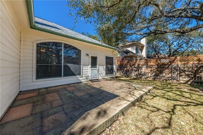Building Photo - 15831 W Dorman Dr
