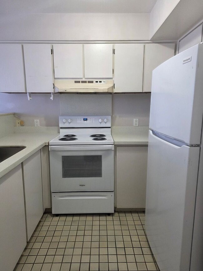 Building Photo - 930 Kaheka St