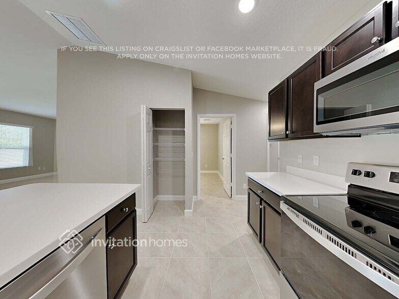 Building Photo - 1022 SW Alexandria Ave