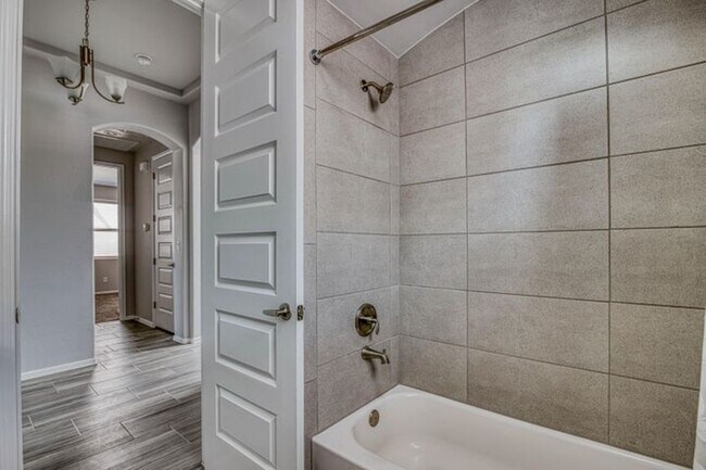 Building Photo - Beautiful East side House