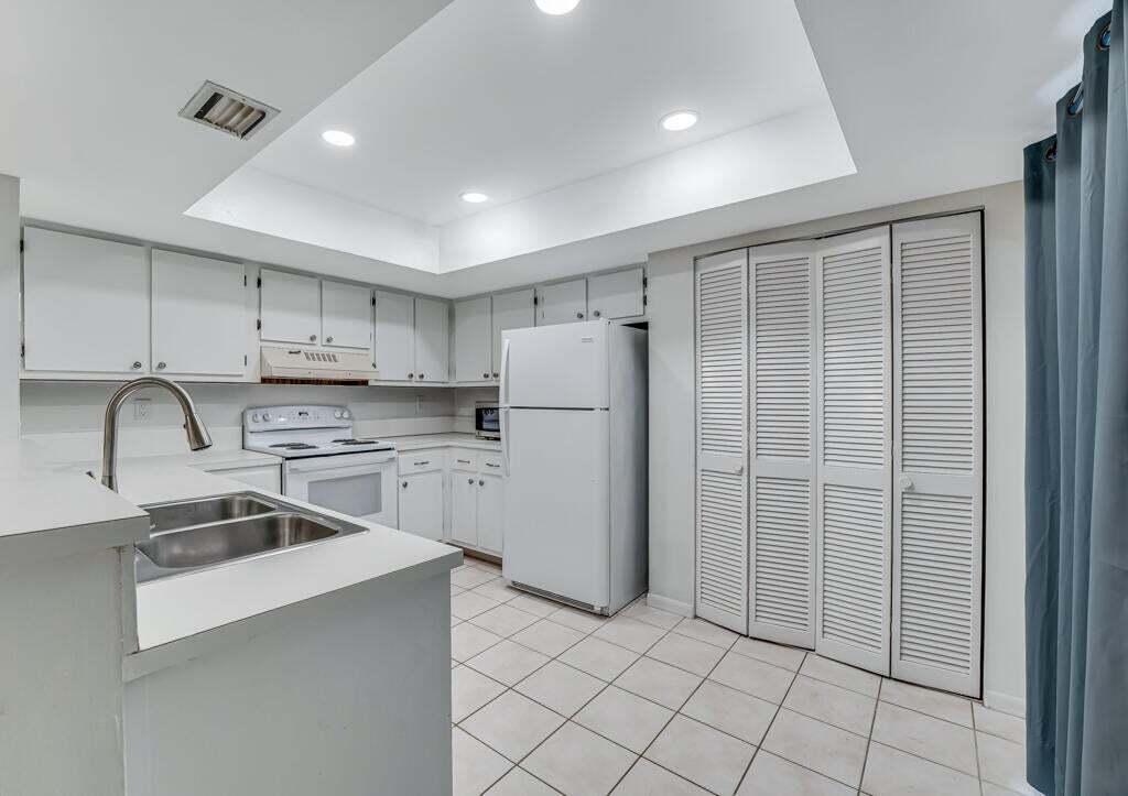 Building Photo - 12057 Basin St N