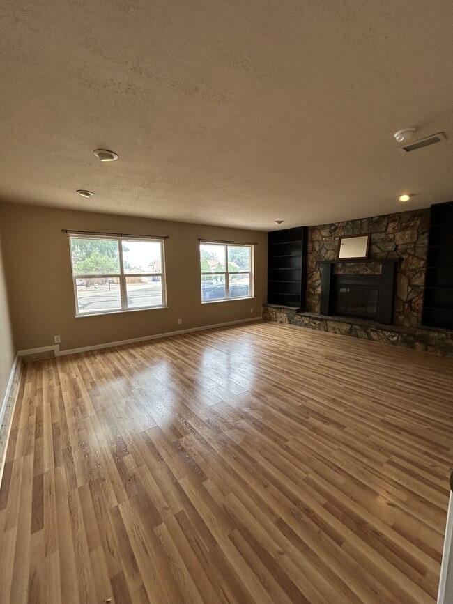 Building Photo - 7061 Luella Anne Dr NE