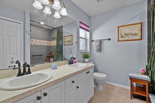 Building Photo - 1960 SE Bowie St