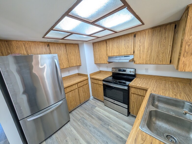 Building Photo - 11513 Valencia Dr