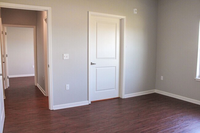 Building Photo - 3201 Redhawk St