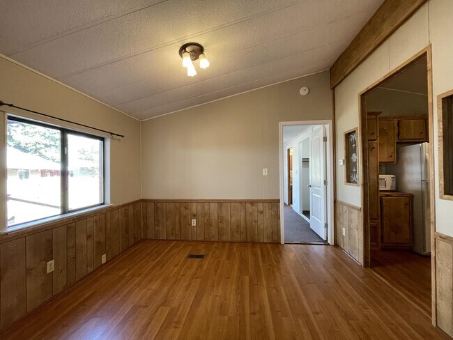 Building Photo - 9384 Lott Rd