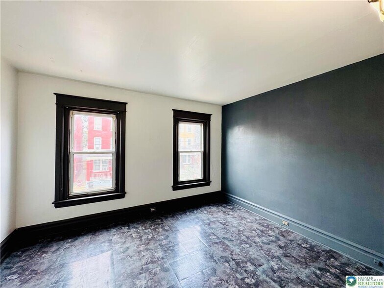 Building Photo - 637 N Penn St