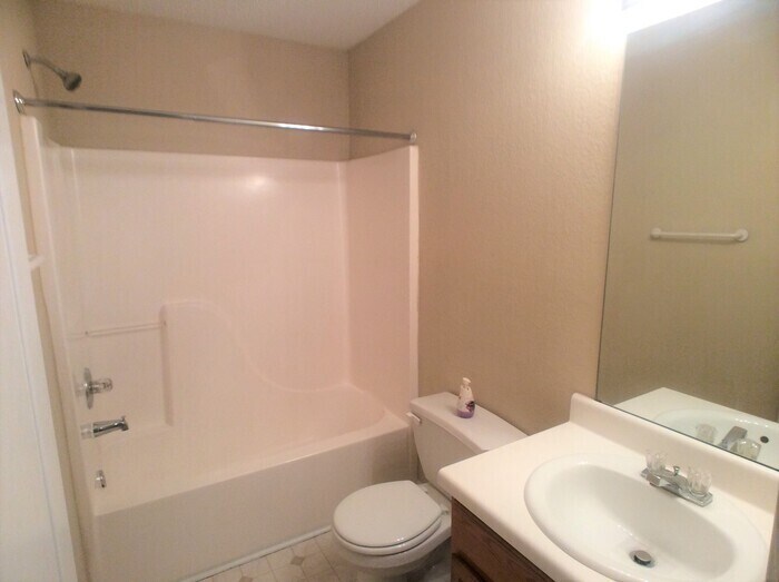 Building Photo - 3840 Cypress Pointe Dr