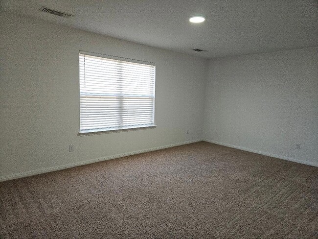 Building Photo - 18412 Speculator Ln
