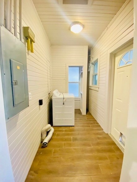 Building Photo - 4625 Bell St