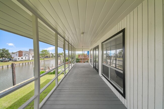 Building Photo - 1031 Star Dr