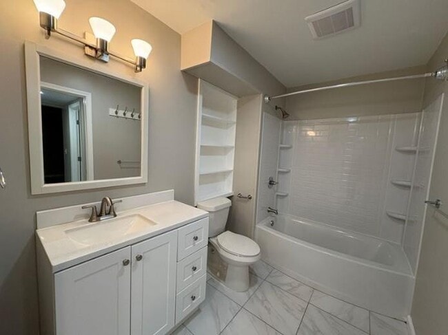 Building Photo - 2490 Trent Dr NE