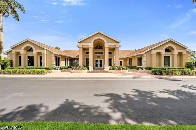 Building Photo - 1704 Royal Cir