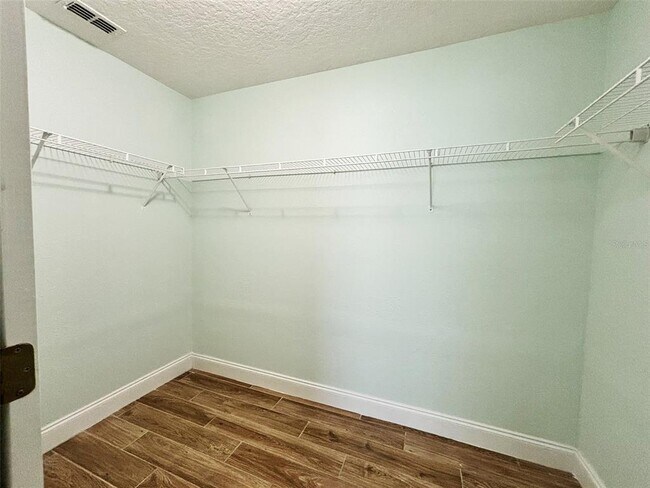 Building Photo - 4663 Doral Park Ave