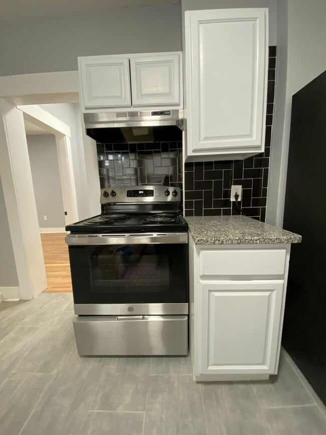 Building Photo - 36 Bright St