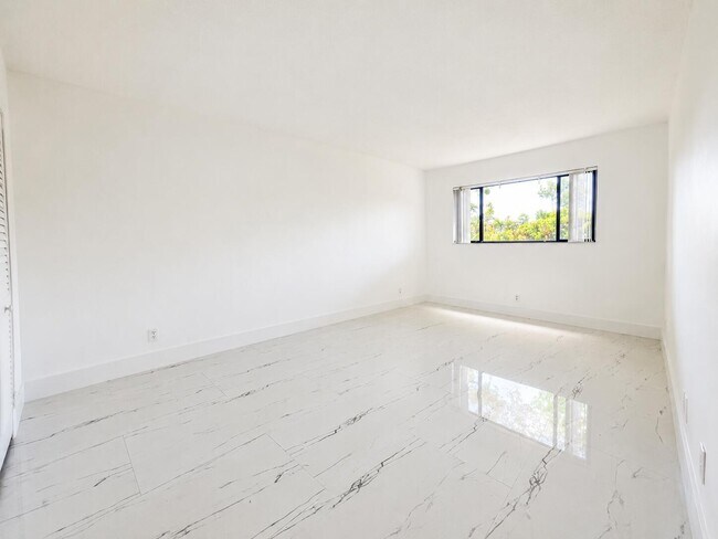 Building Photo - 588 Trace Cir