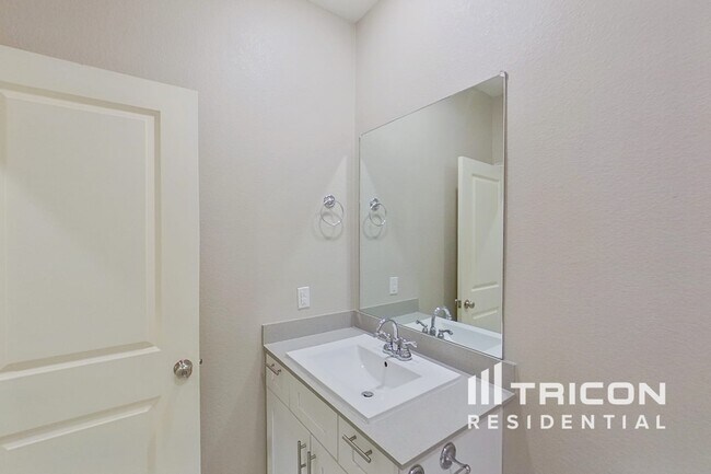 Building Photo - 4240 Calla Dr