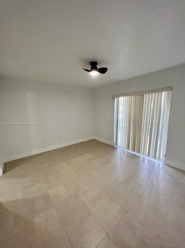 Building Photo - 810 SW 105th Ave