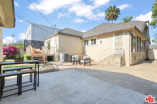 Building Photo - 1107 S St Andrews Pl