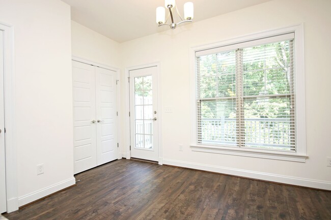 Building Photo - Light-Filled Townhome With Utilities Inclu...