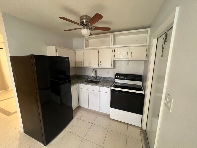 Kitchen - 5851 NE 18th Ave