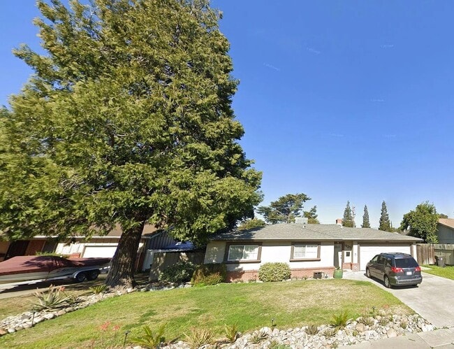 Building Photo - 1429 Woodland Dr