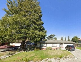 Building Photo - 1429 Woodland Dr