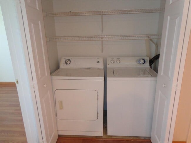 Building Photo - 533 NE 3rd Ave