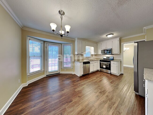 Building Photo - 4700 Forest Highland Dr